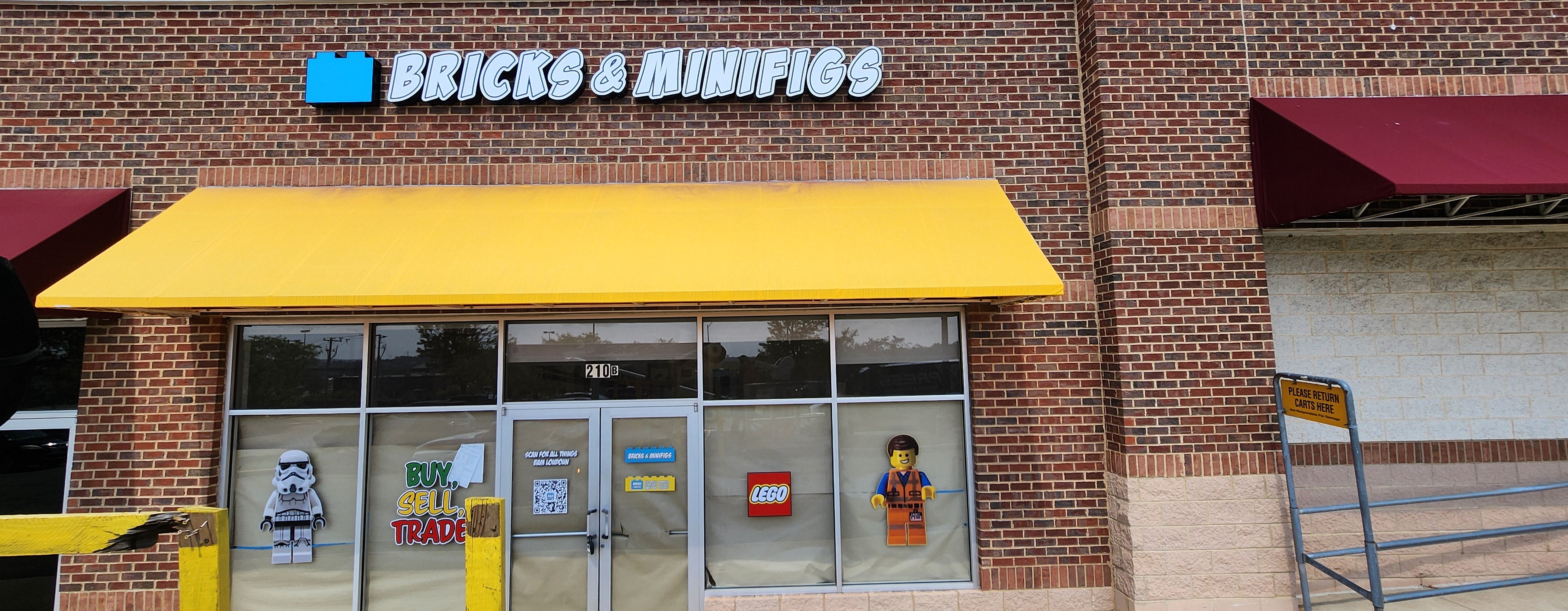 Bricks & Minifigs · Leesburg: actual installed sign